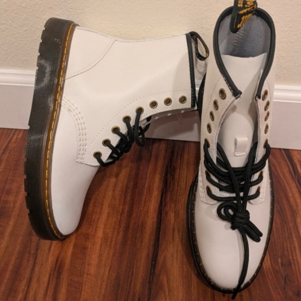 Dr. Martens Womens US 7 Zavala White Patent Leather 8 Eye Combat Boots 032026 - Picture 5 of 7